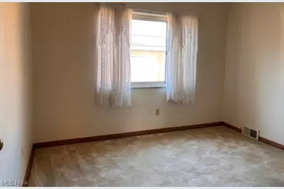 125 Bird Way, Weirton, WV 26062 - Photo 11