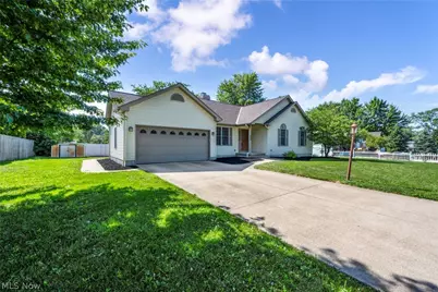 690 Grantwood Avenue, Sheffield Lake, OH 44054 - Photo 3