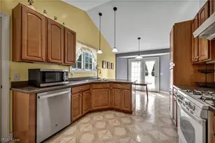 690 Grantwood Ave, Sheffield Lake, OH 44054 - Photo 7