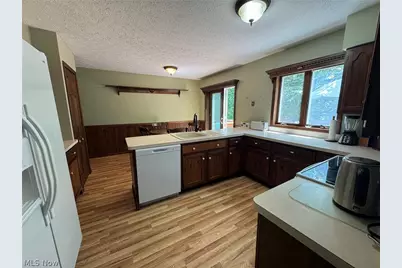 8201 Orchard Road, Concord Twp, OH 44077 - Photo 11
