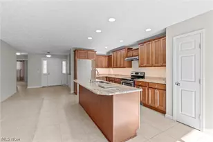 995 Flanders Dr, Wadsworth, OH 44281 - Photo 9
