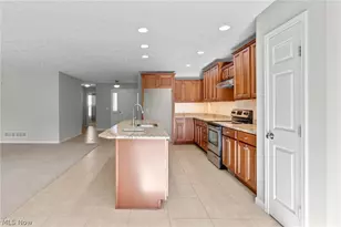 995 Flanders Dr, Wadsworth, OH 44281 - Photo 13