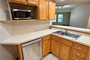 4046 St Andrews Ct, Canfield, OH 44406 - Photo 9