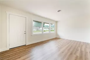 2402 NE Morris Ave, Canton, OH 44705 - Photo 9