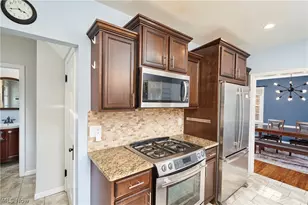 3701 Glencairn Rd, Huber Heights, OH 44122 - Photo 5