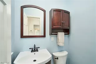 3701 Glencairn Rd, Huber Heights, OH 44122 - Photo 9