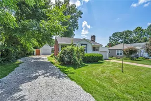 420 W Willowview Dr, Akron, OH 44319 - Photo 3