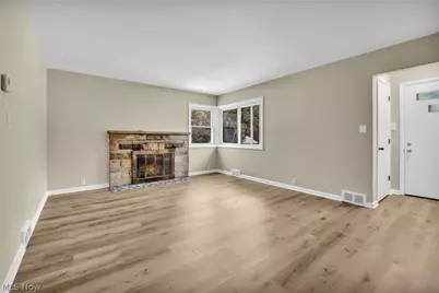 420 W Willowview Drive, Akron, OH 44319 - Photo 7