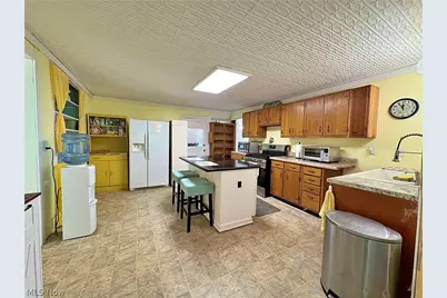 10677 Baumhart Road, Amherst, OH 44001 - Photo 7