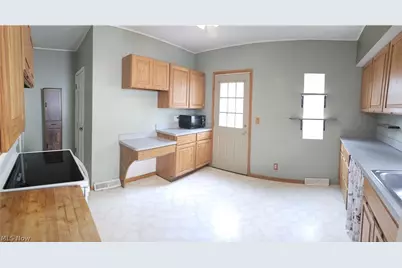 1422 Graber Drive, Oakwood, OH 44107 - Photo 9