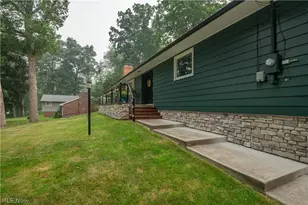 727 Sleepy Hollow Dr, Uniontown, OH 44685 - Photo 3