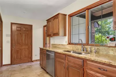 11785 Arbor Glen Drive, Chardon, OH 44024 - Photo 9
