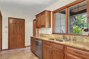 11785 Arbor Glen Dr, Chardon, OH 44024 - Photo 9