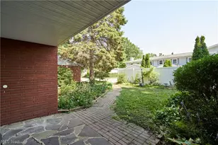 2 Meadowlawn Dr, Mentor, OH 44060 - Photo 3