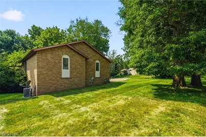 3602 Heatherwood Circle NW, North Canton, OH 44720 - Photo 3