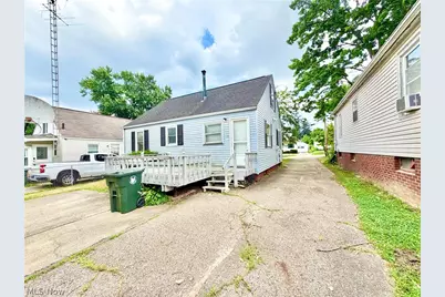 1611 27th Street NE, Canton, OH 44714 - Photo 3