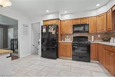 3877 Ayrshire Drive, Youngstown, OH 44511 - Photo 3