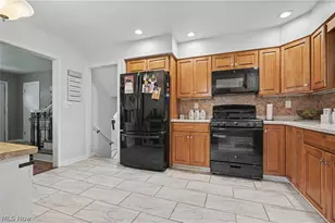 3877 Ayrshire Dr, Youngstown, OH 44511 - Photo 3