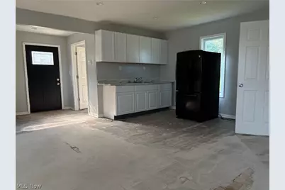 8307 Cleveland Avenue NW, Canton, OH 44720 - Photo 9