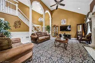10600 Locust Grove Dr, Chardon, OH 44024 - Photo 5