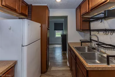 2284 Markey Street, Akron, OH 44319 - Photo 7