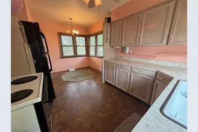 404 Jackson Avenue NE, Brewster, OH 44613 - Photo 3