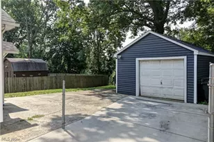 1870 Shaw Ave, Akron, OH 44305 - Photo 23