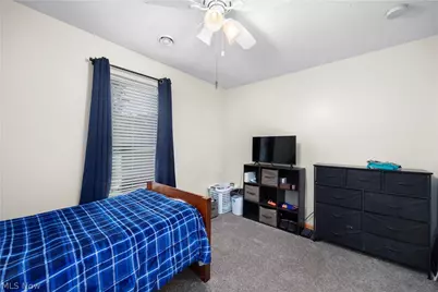 8020 Oak Tree Drive N, Lorain, OH 44053 - Photo 25
