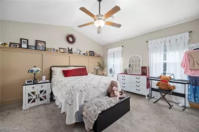 8020 Oak Tree Drive N, Lorain, OH 44053 - Photo 17