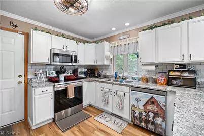 8020 Oak Tree Drive N, Lorain, OH 44053 - Photo 11