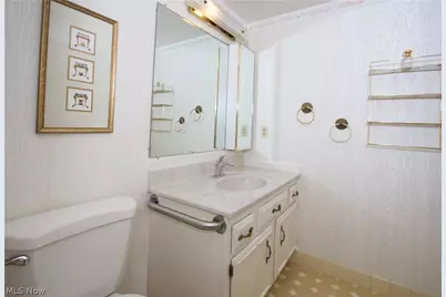 12550 Lake Avenue #810, Oakwood, OH 44107 - Photo 9