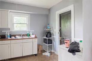 9917 Manor Ave, Loveland, OH 44104 - Photo 13