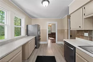 814 E Broad St, Louisville, OH 44641 - Photo 15