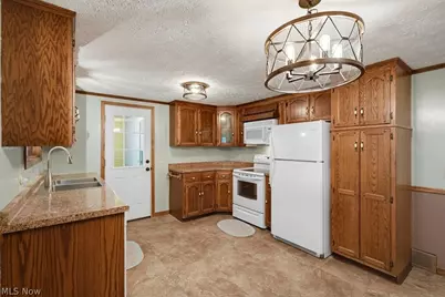 6069 Peach Street NE, Louisville, OH 44641 - Photo 23