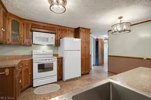 6069 Peach St NE, Louisville, OH 44641 - Photo 25