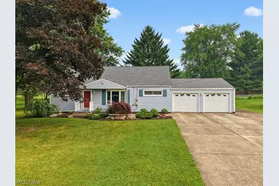 6069 Peach Street NE, Louisville, OH 44641 - Photo 3
