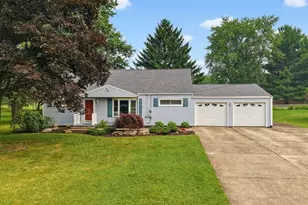 6069 Peach St NE, Louisville, OH 44641 - Photo 3