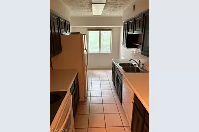 520 Meredith Lane #207, Cuyahoga Falls, OH 44223 - Photo 3
