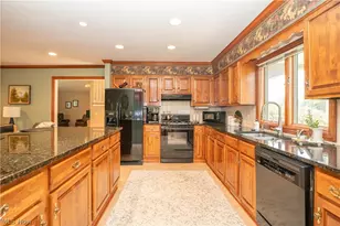 6215 Bayside St NW, Canton, OH 44718 - Photo 7