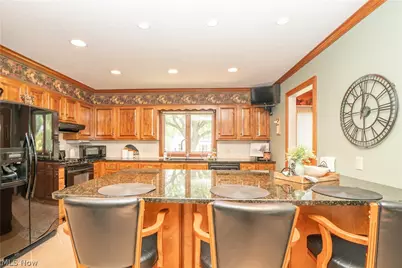 6215 Bayside Street NW, Canton, OH 44718 - Photo 9