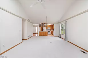2823 Stratford Cir, Green, OH 44312 - Photo 7