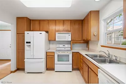 2823 Stratford Circle, Green, OH 44312 - Photo 11