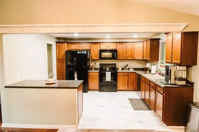 894 Green Drive, Coshocton, OH 43812 - Photo 7