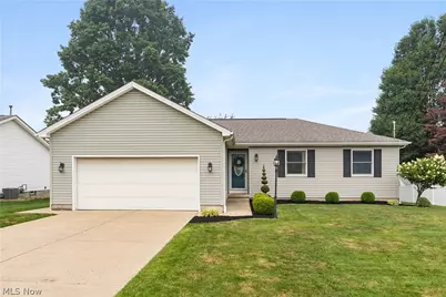 835 Johnny K Boulevard, Hubbard, OH 44425 - Photo 1