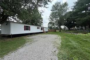 40 N Canal St, Frazeysburg, OH 43822 - Photo 3