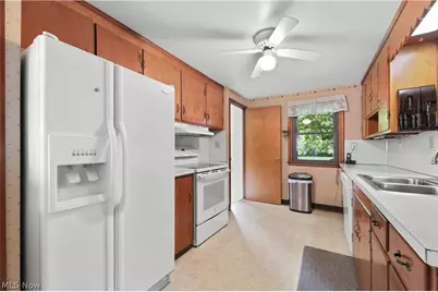 12890 Edison Street NE, Alliance, OH 44601 - Photo 11