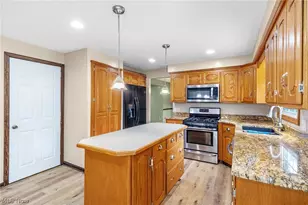 7351 Ashburton Cir NW, North Canton, OH 44720 - Photo 9