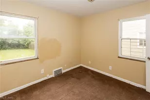 16906 Holly Hill Dr, Loveland, OH 44128 - Photo 11