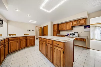 2898 Oakwood Drive, Willoughby Hills, OH 44094 - Photo 9