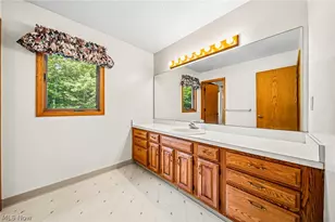 2898 Oakwood Dr, Willoughby Hills, OH 44094 - Photo 29